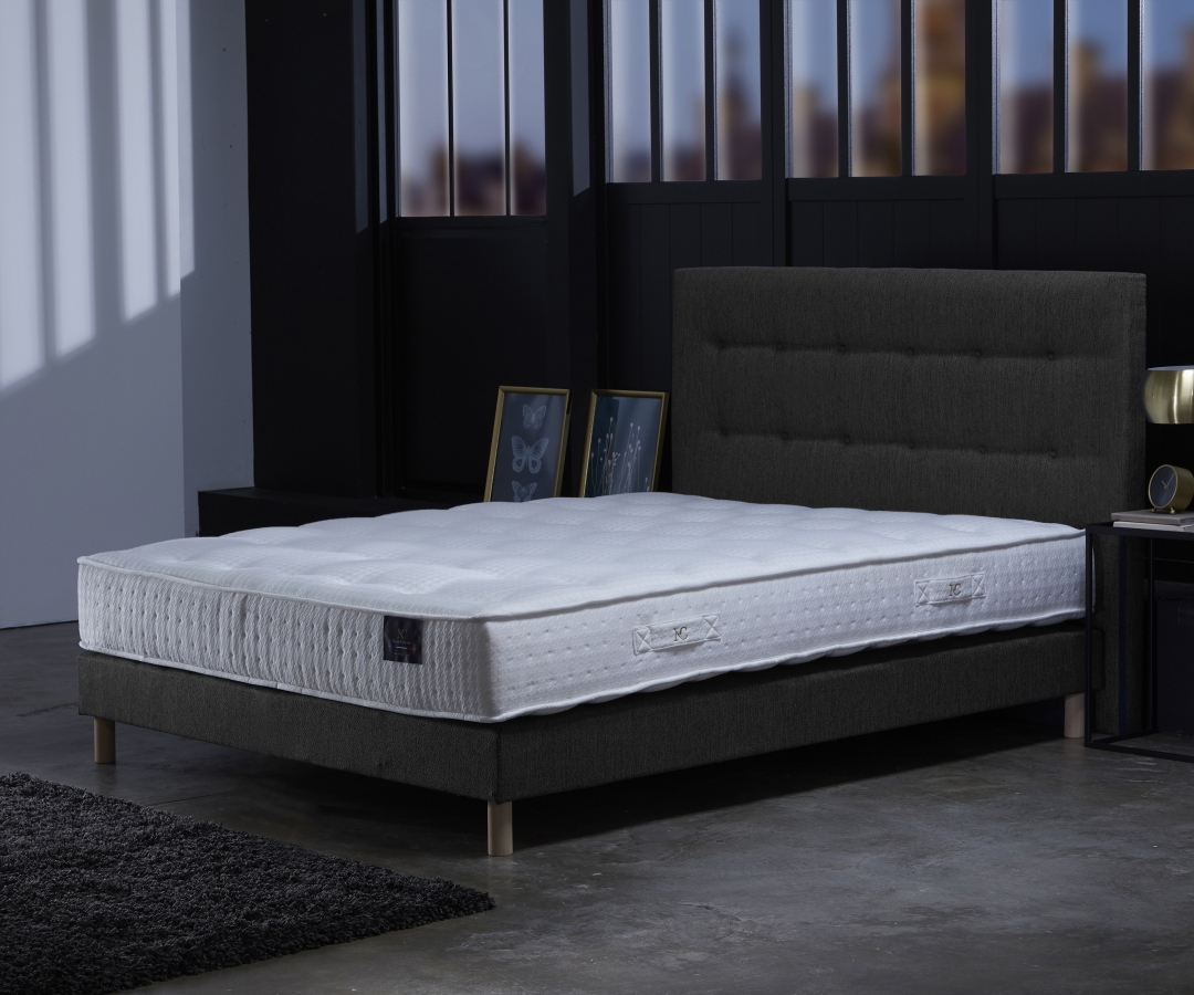 Matelas ressorts, 27 cm, mémoire de forme, sommier et tête de lit
